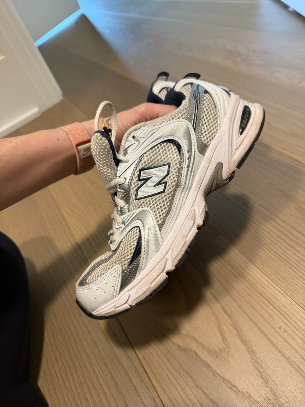 New Balance 530 White & Navy Lightweight Running Shoes - Picture 3 of 4